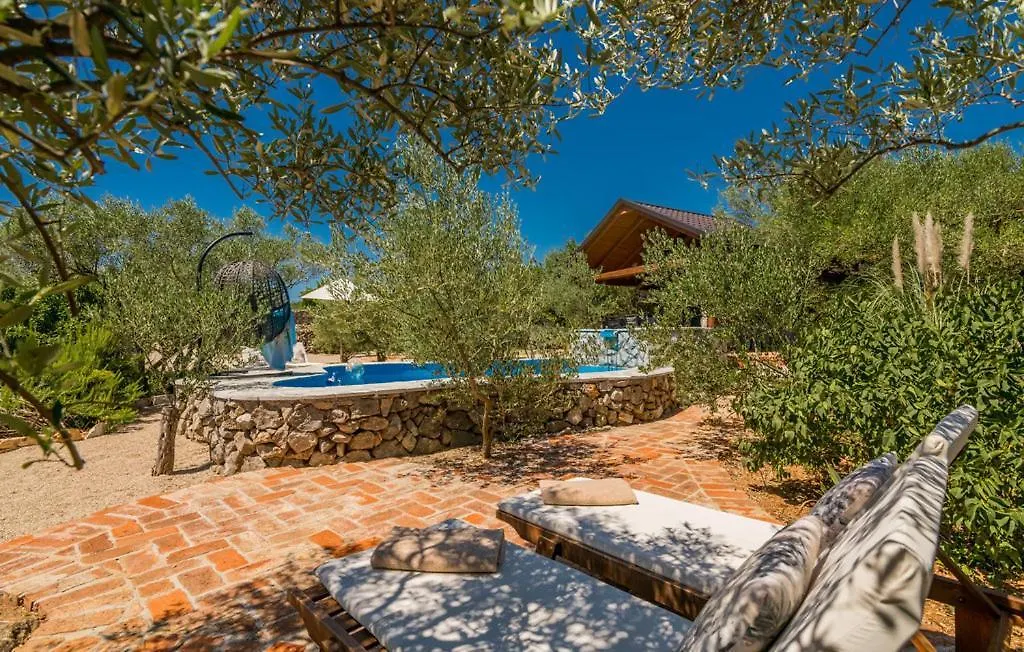 הוילה Kornić House With Pool, 50 Meters From Sea, Privacy - By Traveler Tourist Agency Krk - Id 2137 0*,  קרואטיה